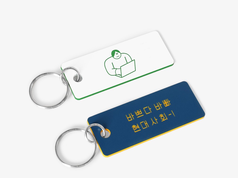 앞면을 각인해 드러난 다른 색